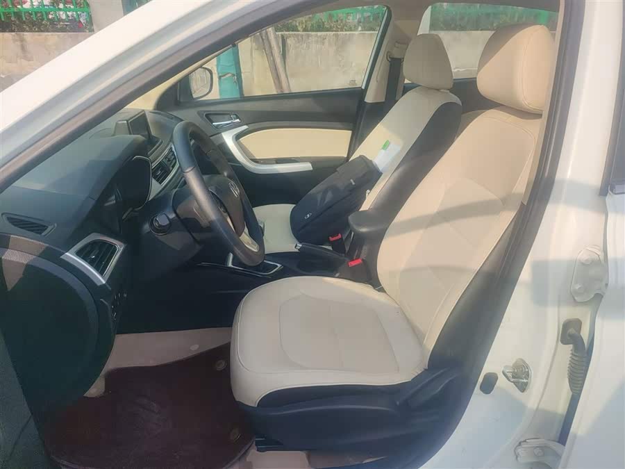 Changan Alsvin V7 2015 car image #16