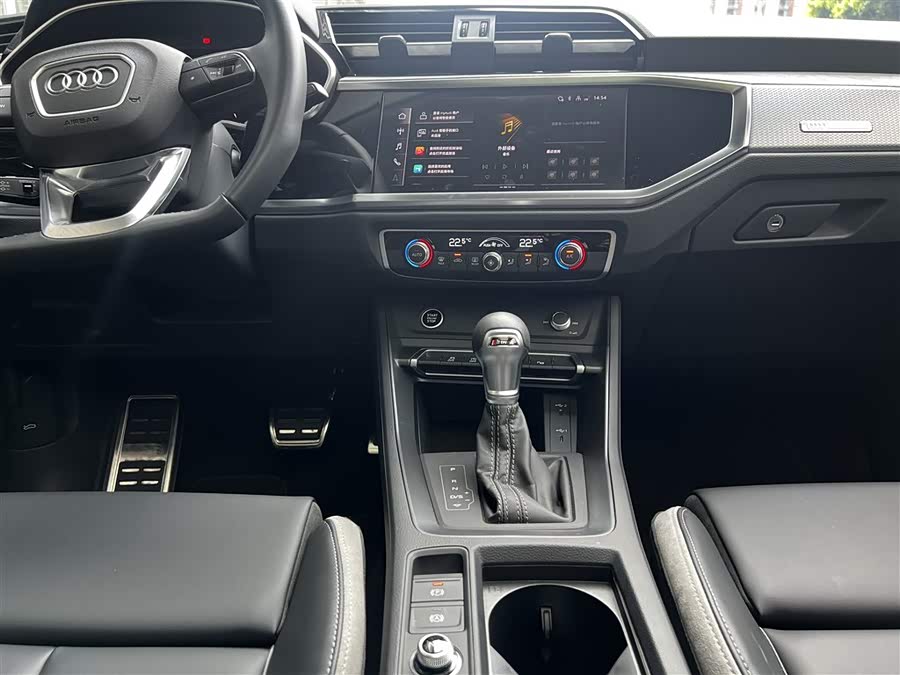 Audi Q3 2024 car image #16
