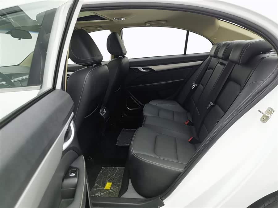 GEELY Emgrand 2018 car image #16
