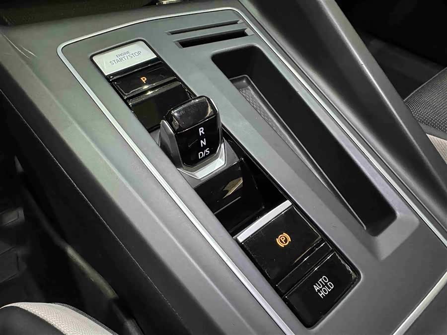 Volkswagen Golf 2021 car image #16