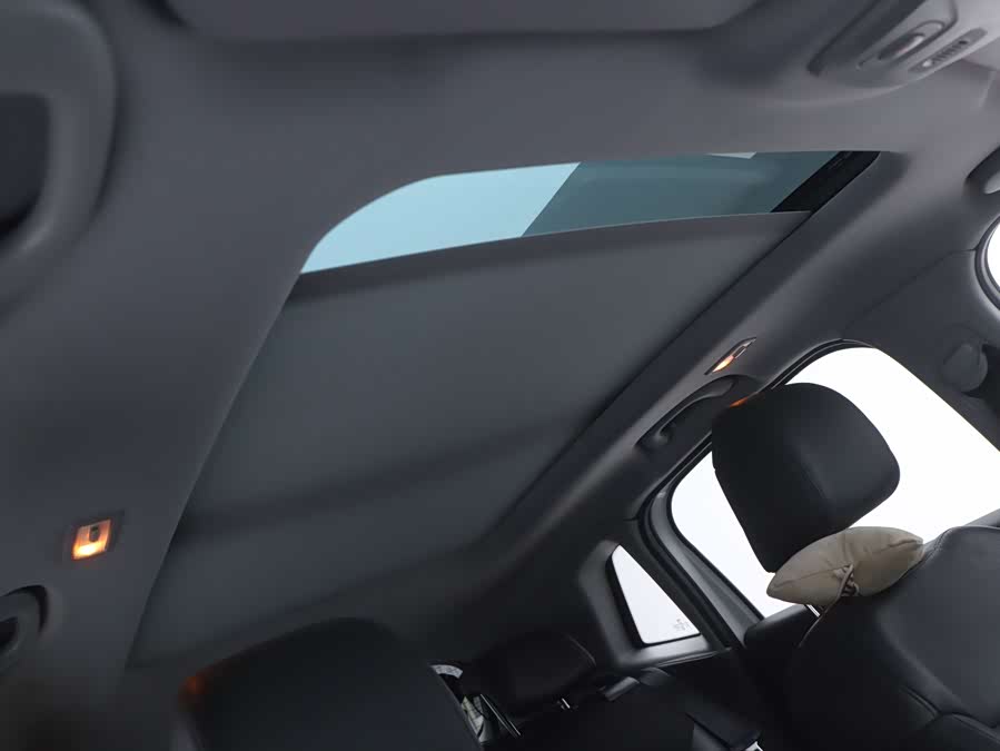 Peugeot 3008 2019 car image #16