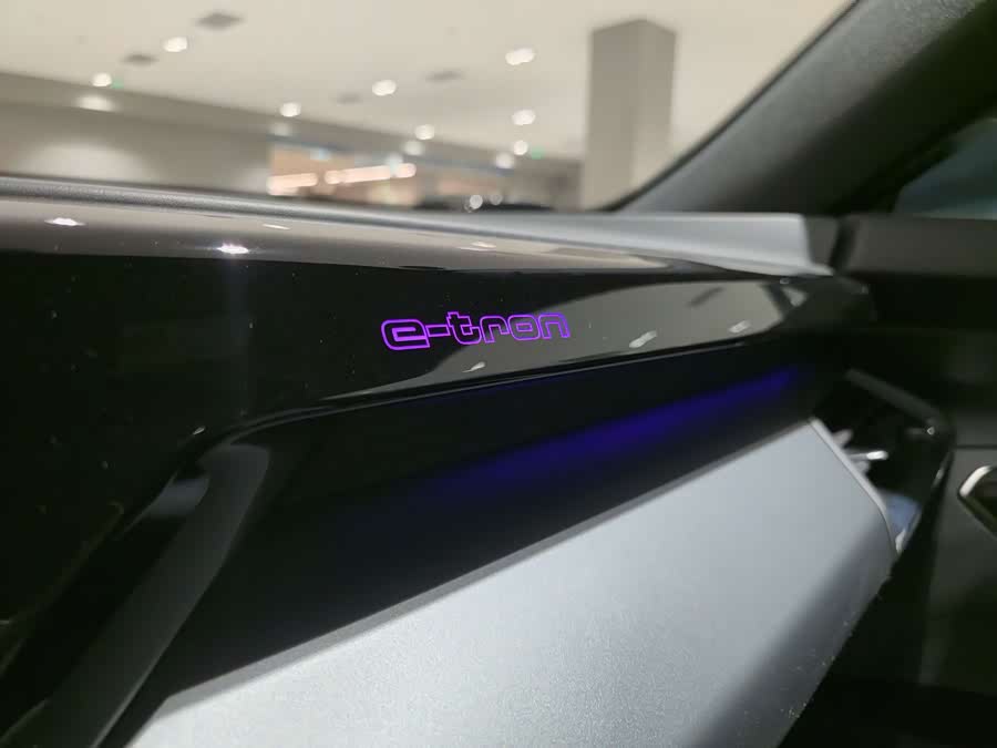 Audi e-tron GT 2024 image de voiture #16