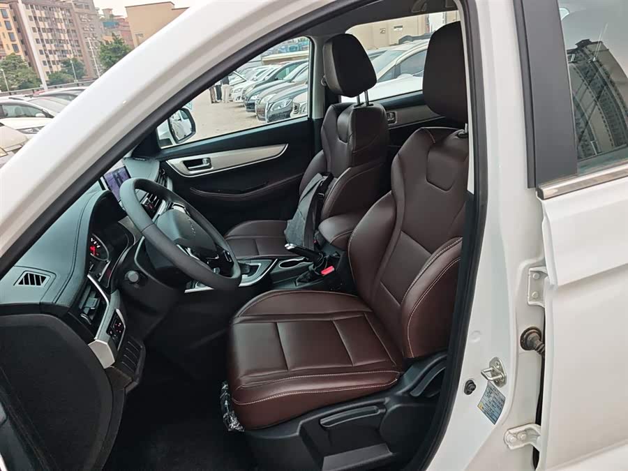 Forthing T5 2024 #16 Forthing T5 2024 immagine di auto #16