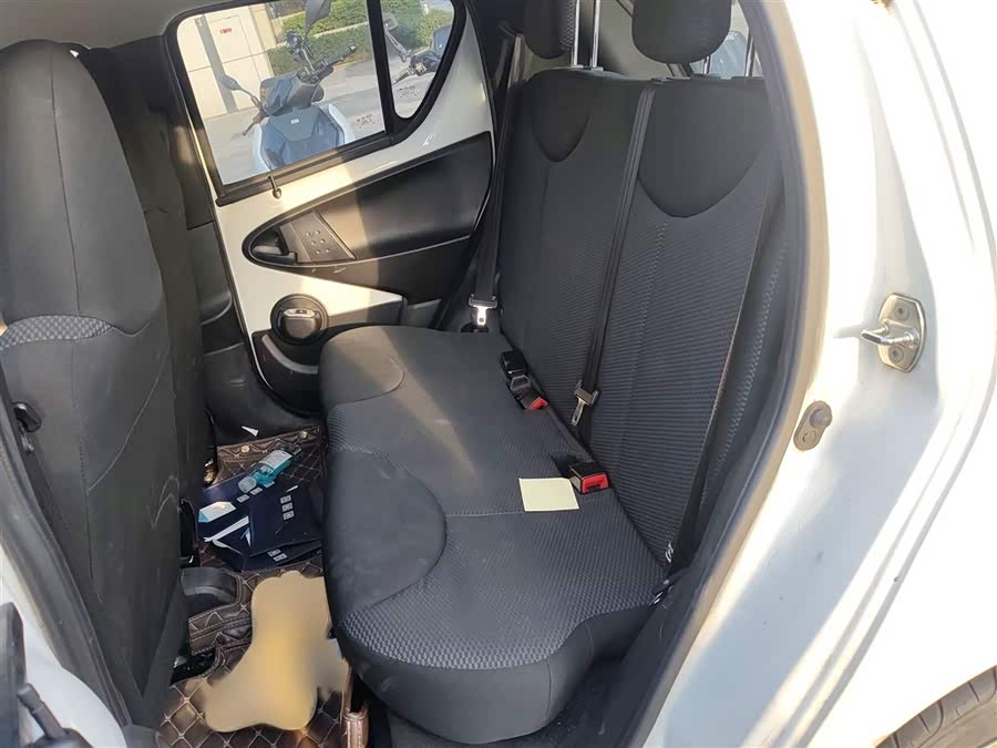 BYD e1 2019 car image #16