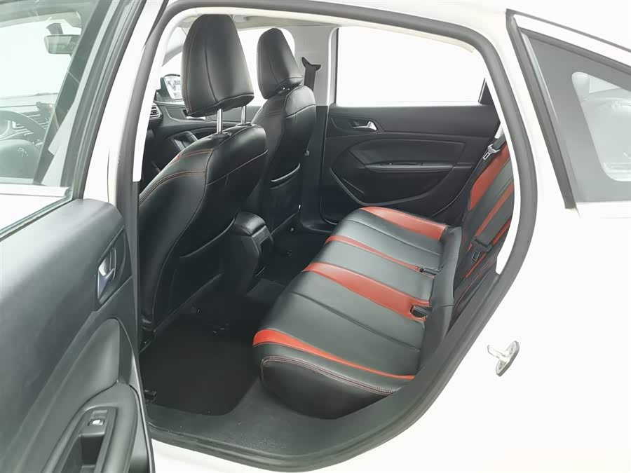 Peugeot 308 2018 car image #16