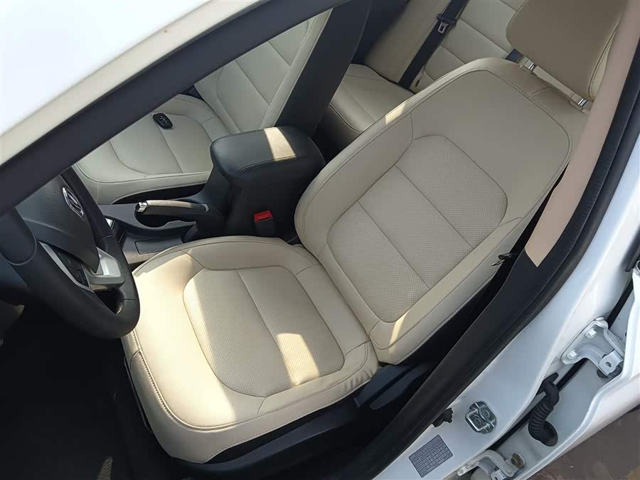 Changan Alsvin V7 2017 car image #16