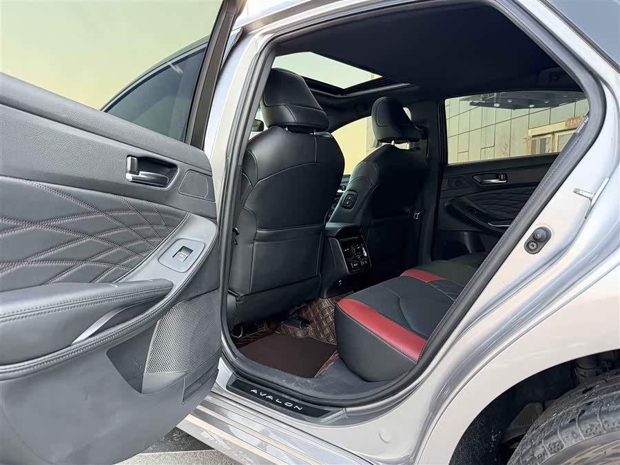 Toyota Avalon 2021 car image #16