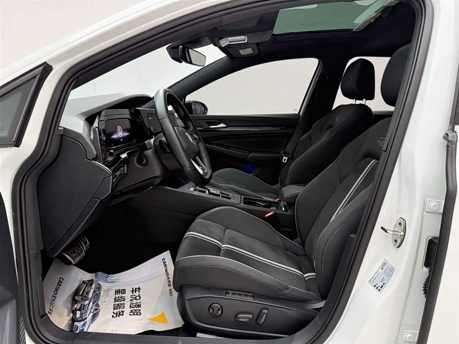 Volkswagen Golf 2022 car image #16