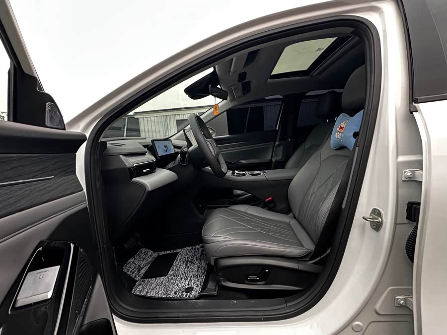 GEELY 2025 #16 GEELY 2025 car image #16