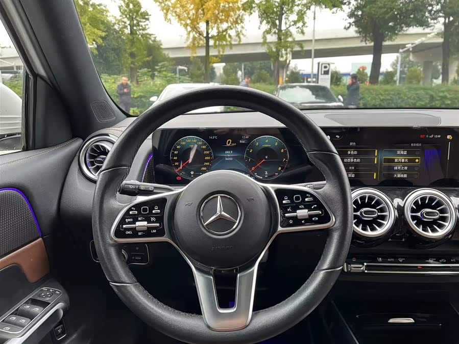 Mercedes-Benz GLB Class 2023 car image #16