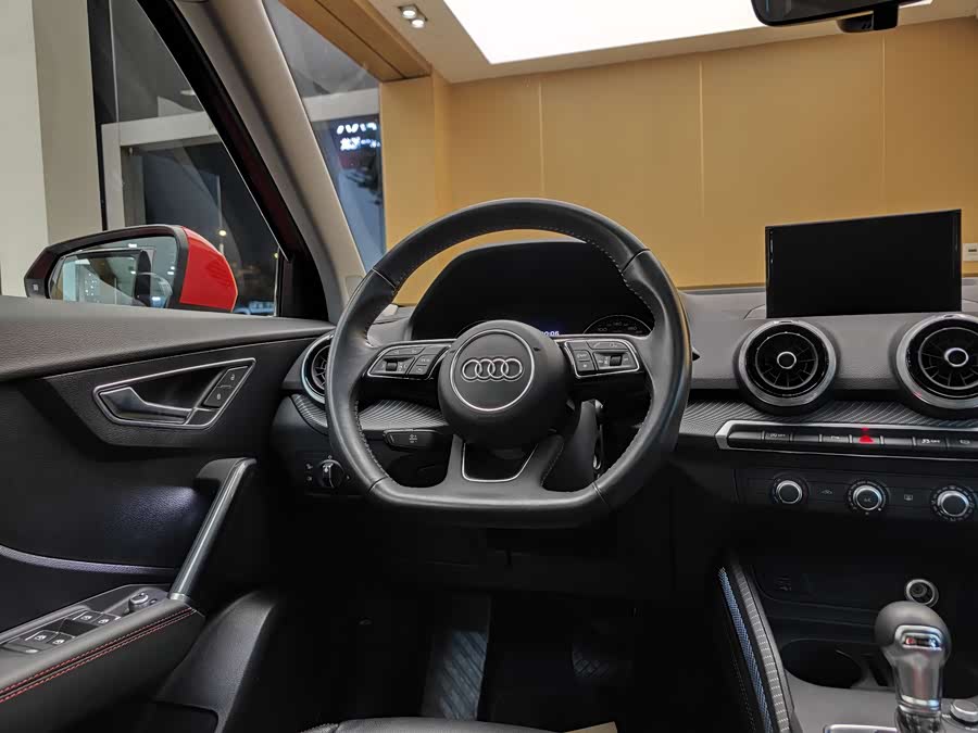 Audi Q2L 2022 car image #16