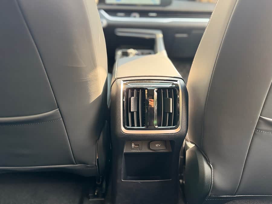 2023 car image #16