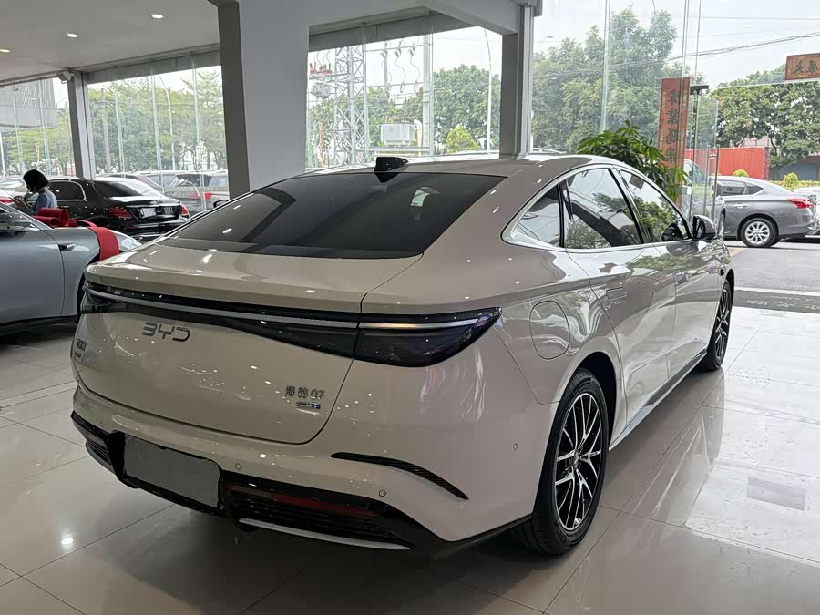 BYD Seal 07 DM-i 2025 car image #16