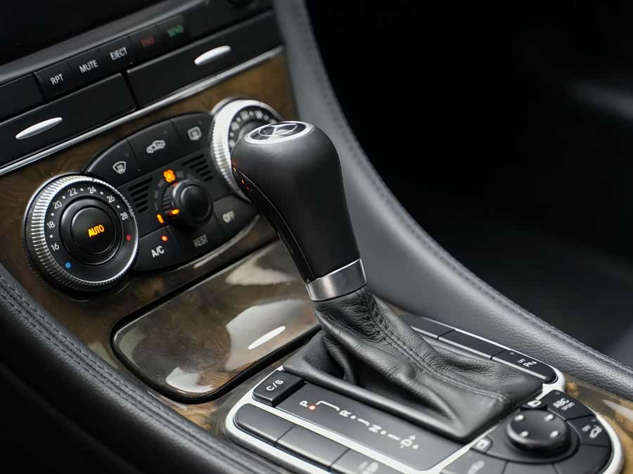 Mercedes-Benz SL Class 2006 car image #16