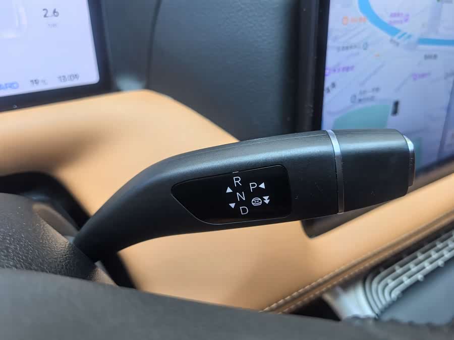 Xpeng G9 2023 car image #16