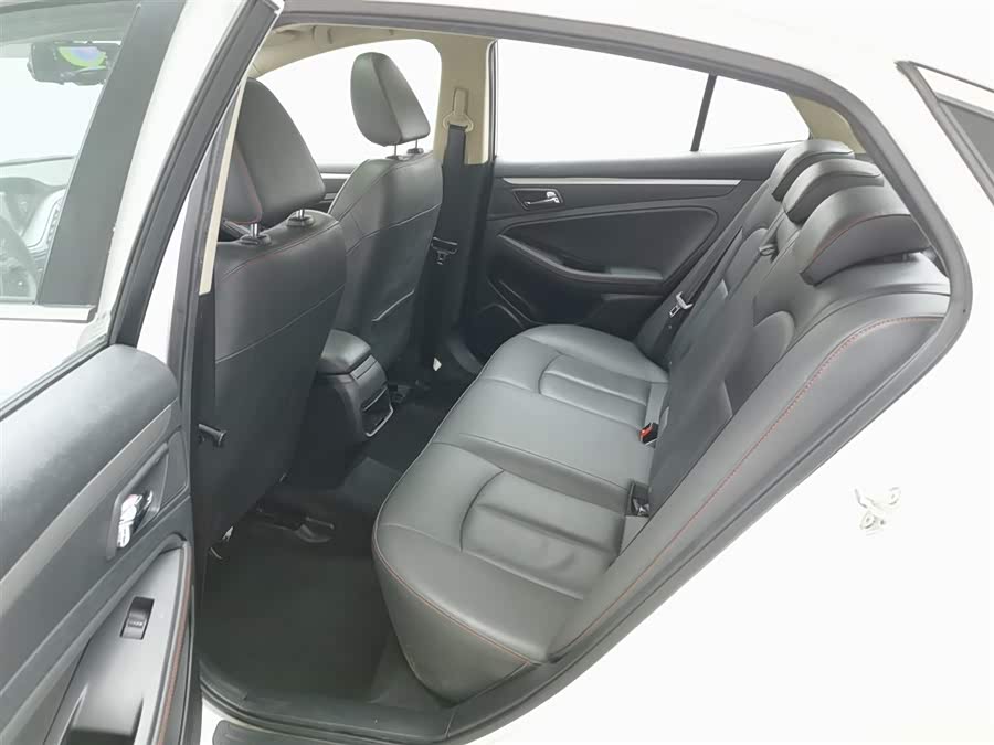 2015 car image #16