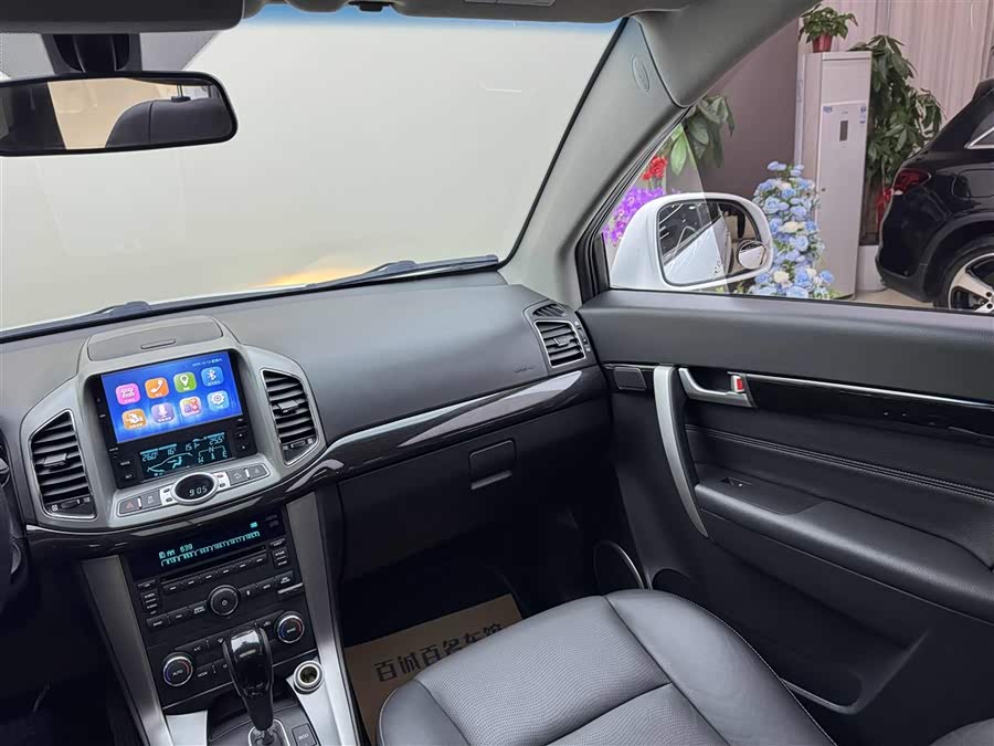 Chevrolet Captiva 2017 car image #16