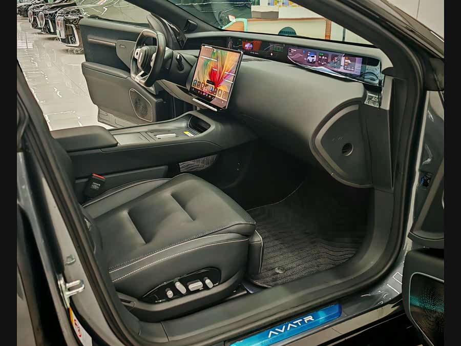 Avatr 12 2024 car image #16