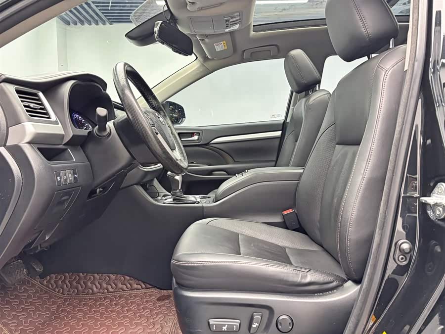 Toyota Highlander 2018 car image #16