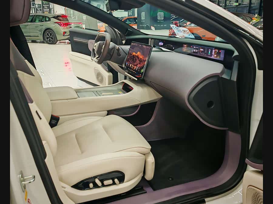 Avatr 12 2024 car image #16