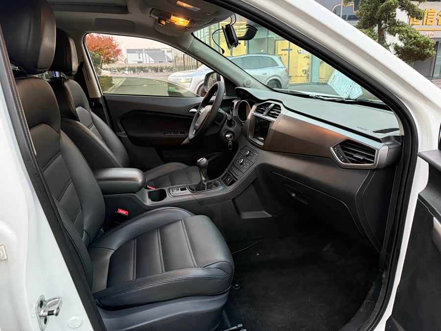 MG GS 2016 car image #16