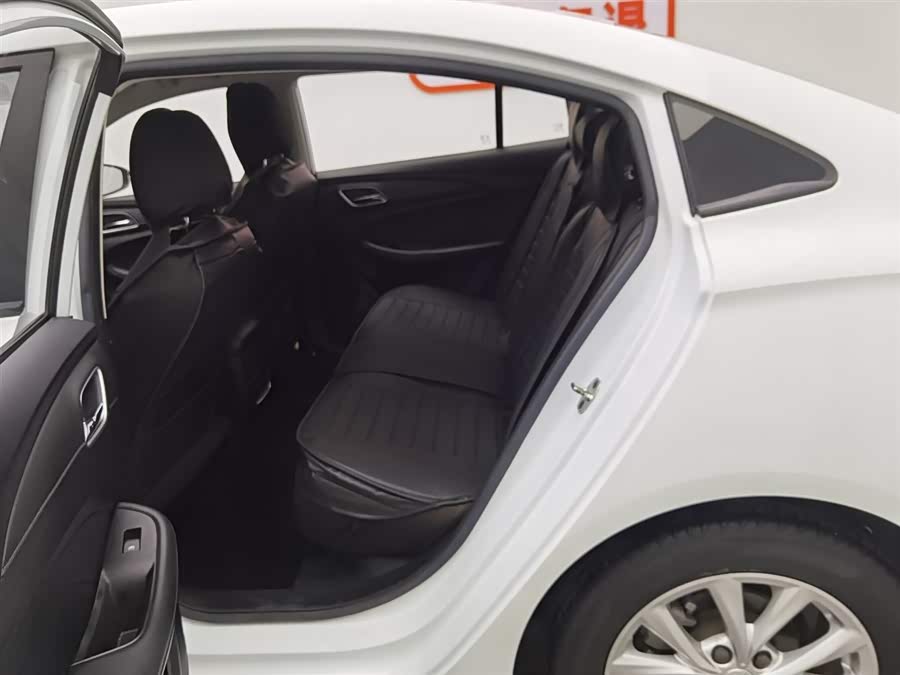 Roewe i5 2020 car image #16