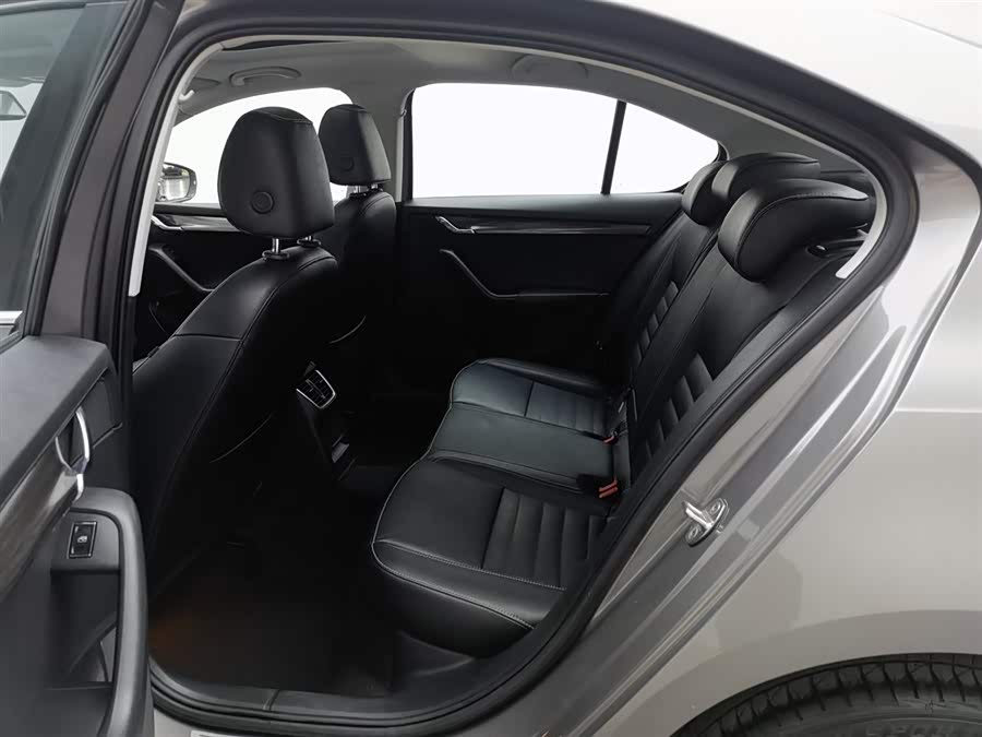 Skoda Octavia 2016 car image #16