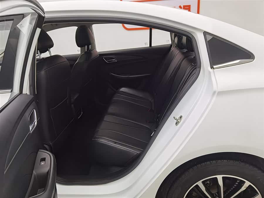 Roewe i5 2021 car image #16
