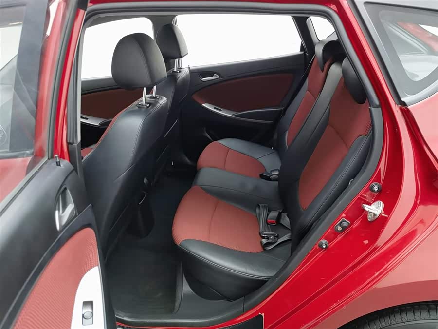 Mazda Reina Hatchback 2015 car image #16