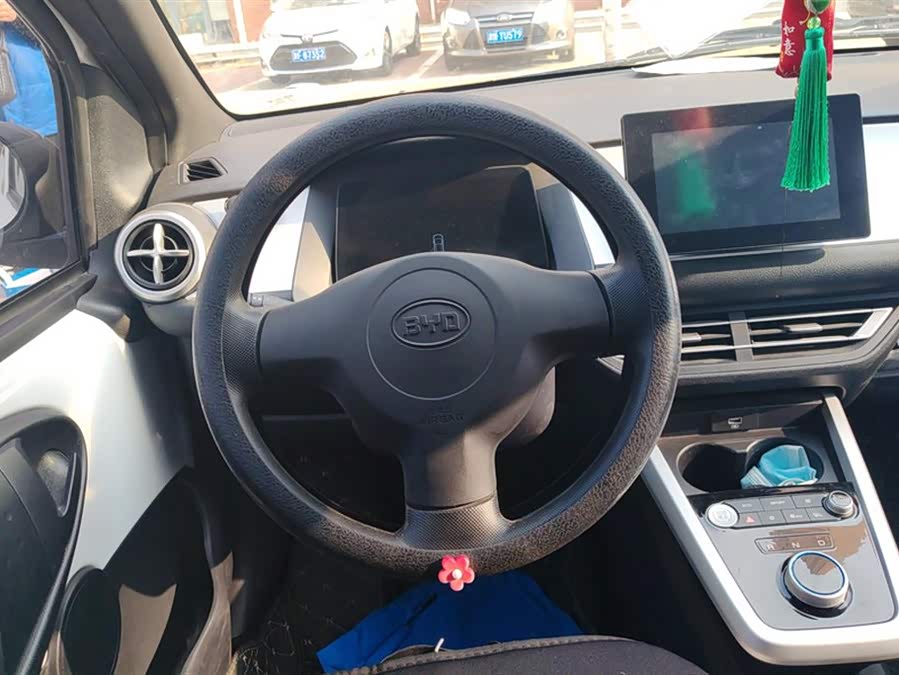 BYD e1 2020 car image #16