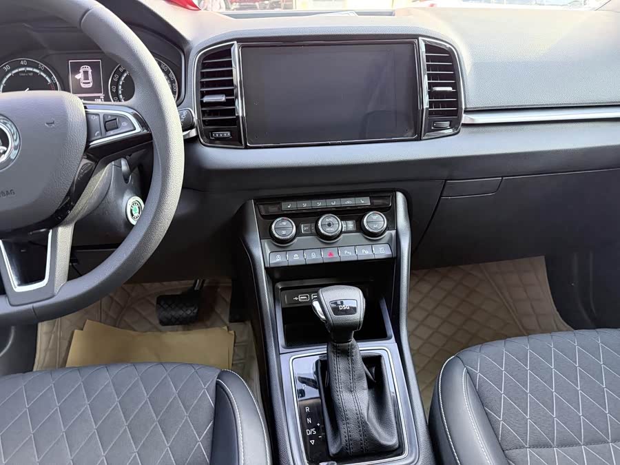Skoda Karoq 2020 car image #16