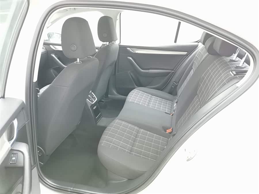 Skoda Octavia 2020 car image #16