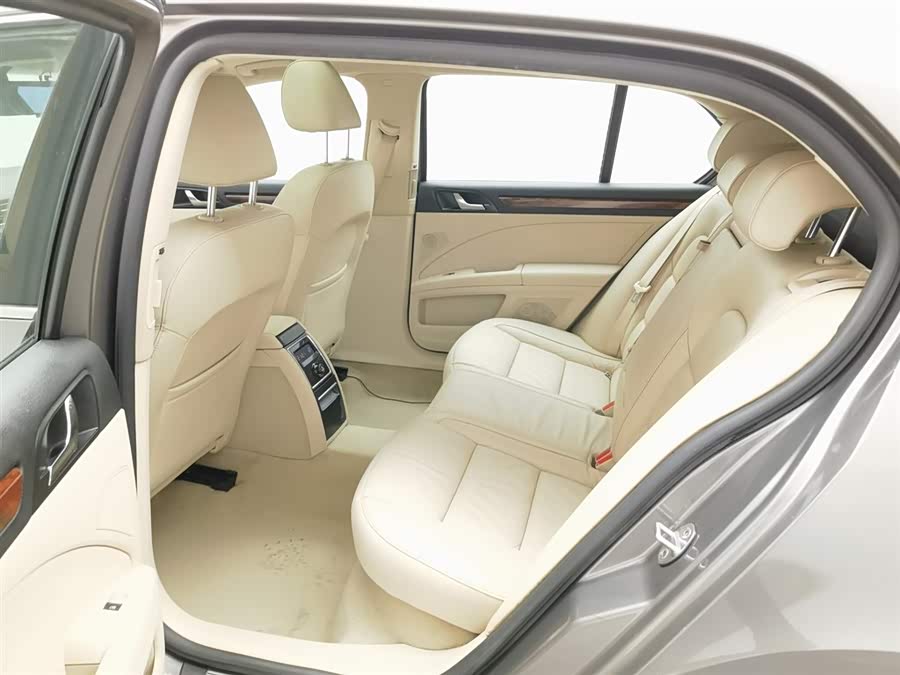 Skoda Superb 2011 imagem de carro #16