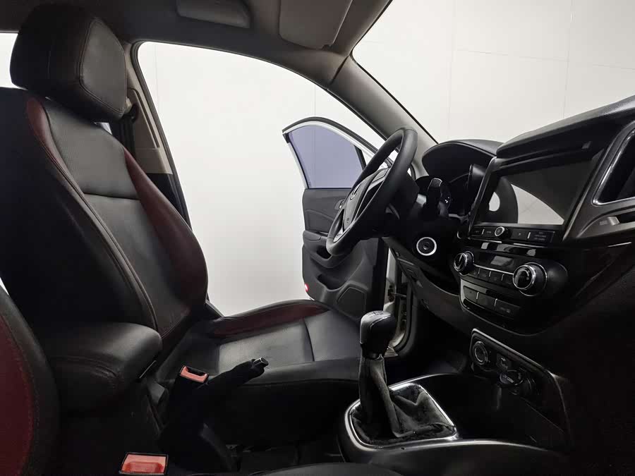 Changan CS15 2016 car image #16