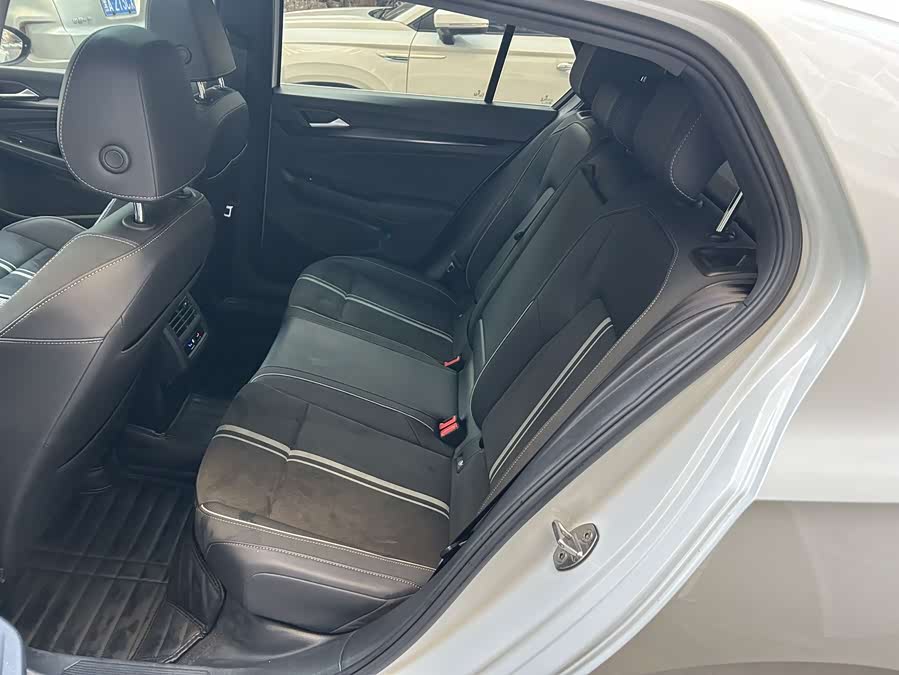 Volkswagen Golf 2022 car image #16