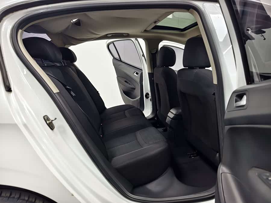 Peugeot 308 2014 car image #16