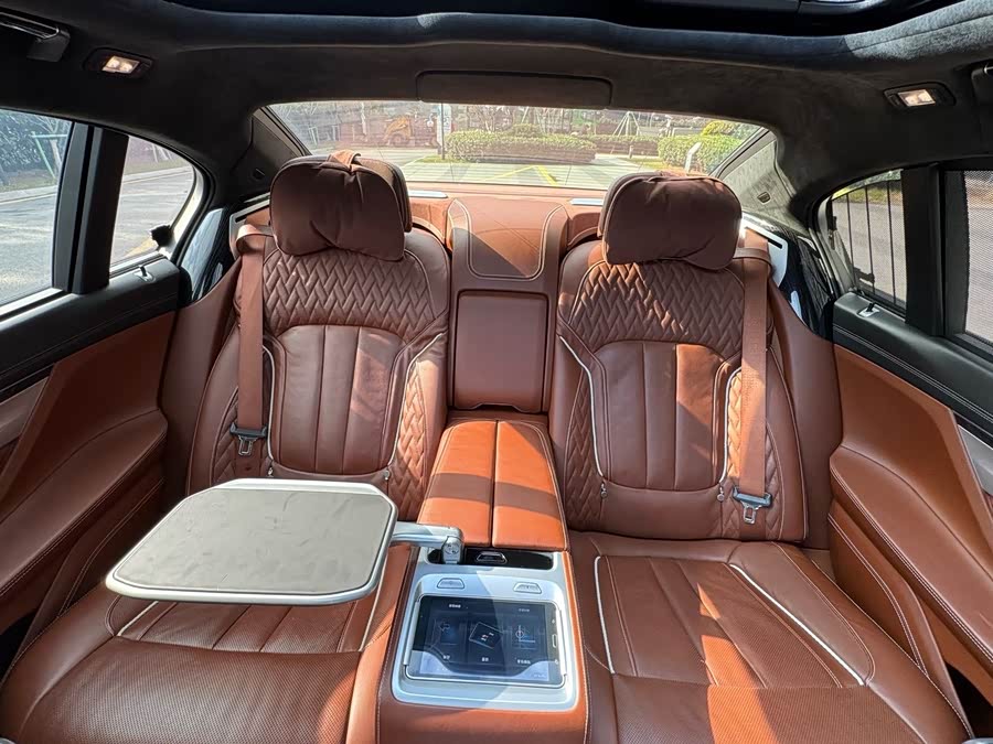 BMW 7 Series 2017 car image #16