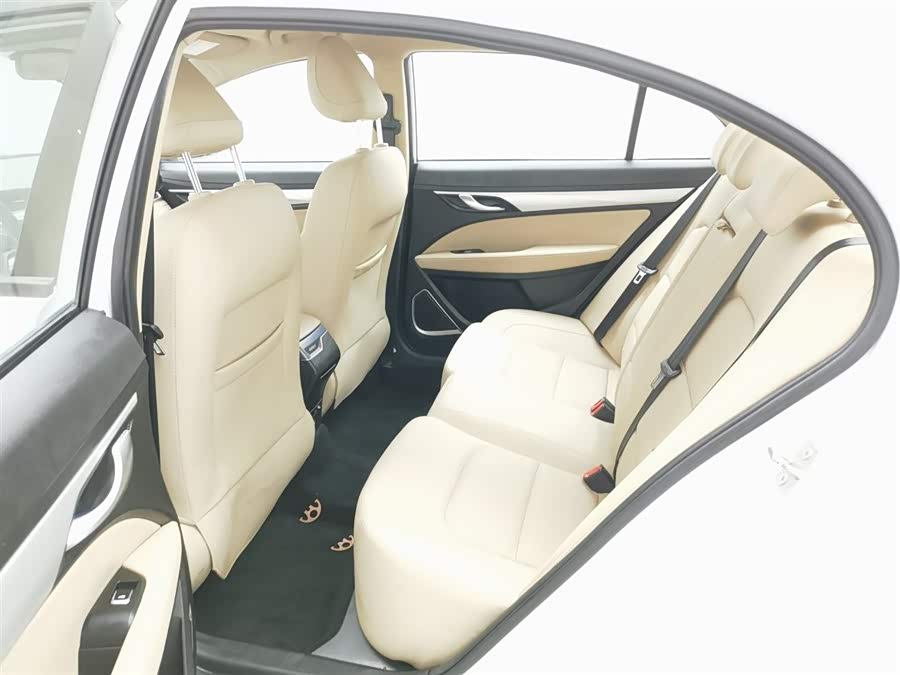 GEELY Emgrand 2018 car image #16