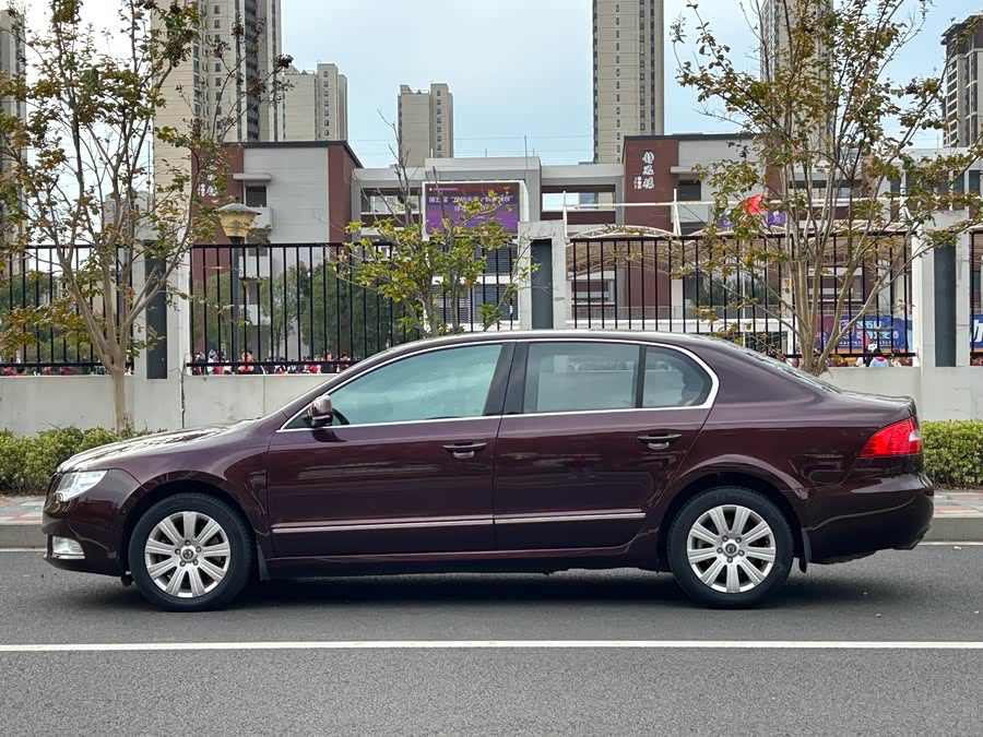 Skoda Superb 2012 immagine di auto #16