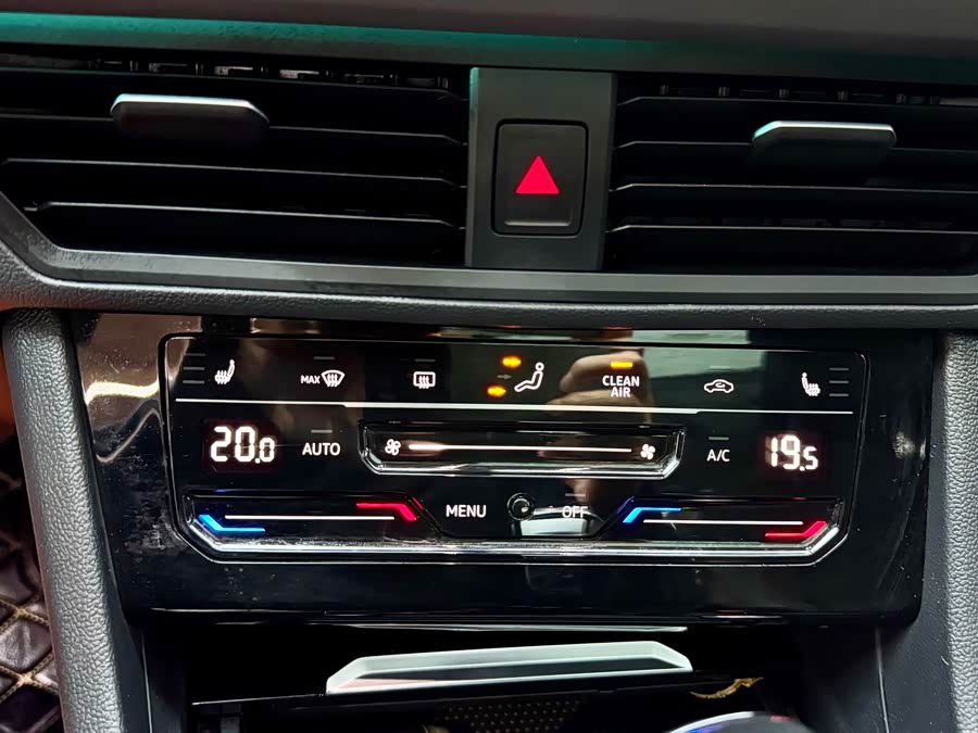 Volkswagen Sagitar 2020 imagem de carro #16