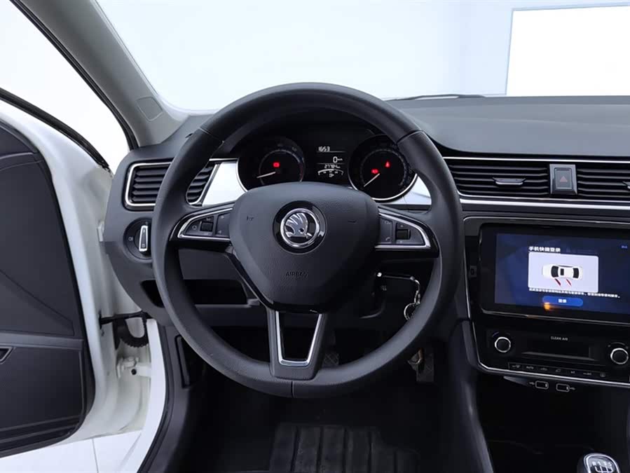 Skoda Rapid 2021 car image #16
