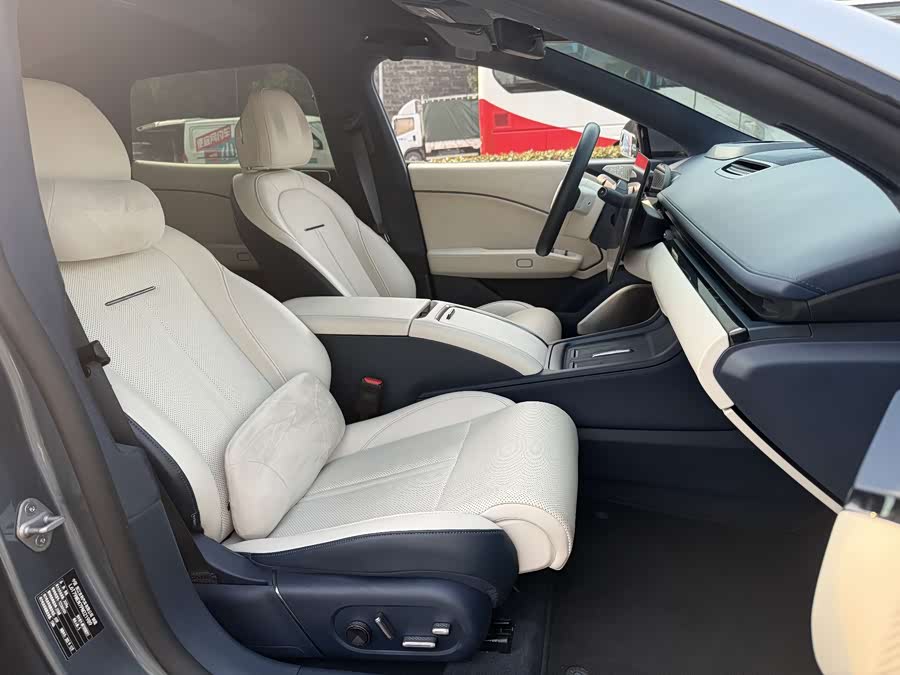 极氪 极氪007 2023 汽车图片 #16