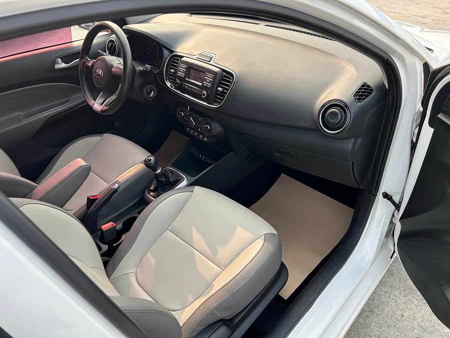 起亚 焕驰 2017 汽车图片 #16