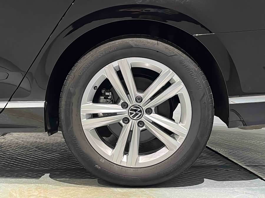 Volkswagen Magotan 2025 #16 Volkswagen Magotan 2025 car image #16