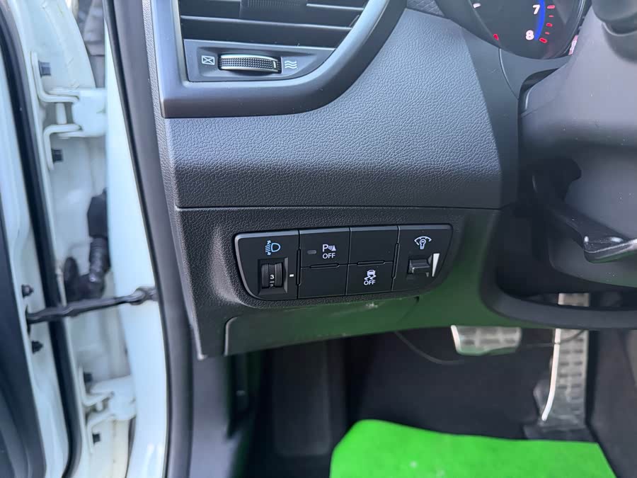 Hyundai Veloster 2015 #16 Hyundai Veloster 2015 car image #16