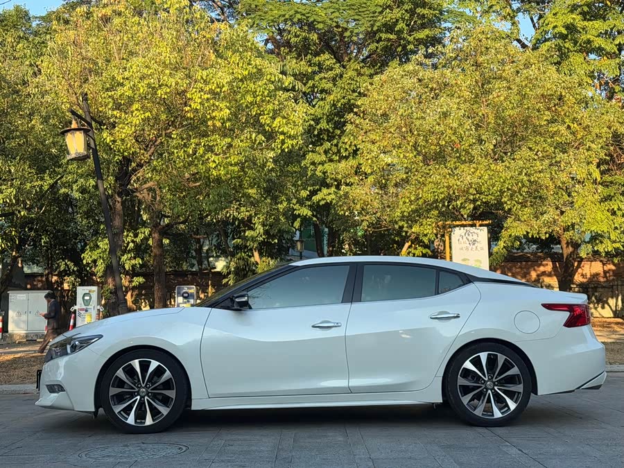 Nissan Maxima 2017 صورة سيارة #16