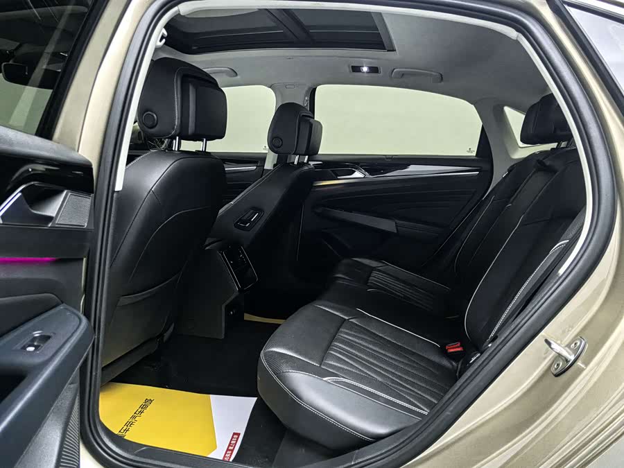 Volkswagen Passat 2022 imagen de coche #16