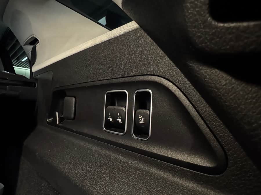 Mercedes-Benz GLE Class 2021 car image #16