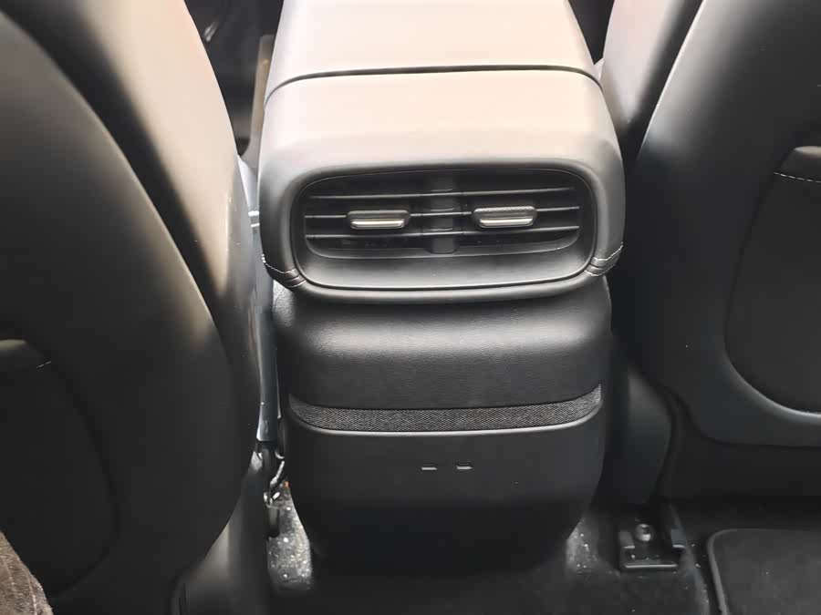 Xpeng G6 2024 صورة سيارة #16