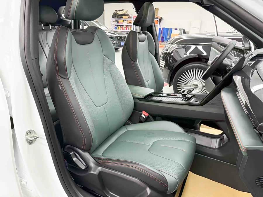 GEELY Boyue 2025 car image #16